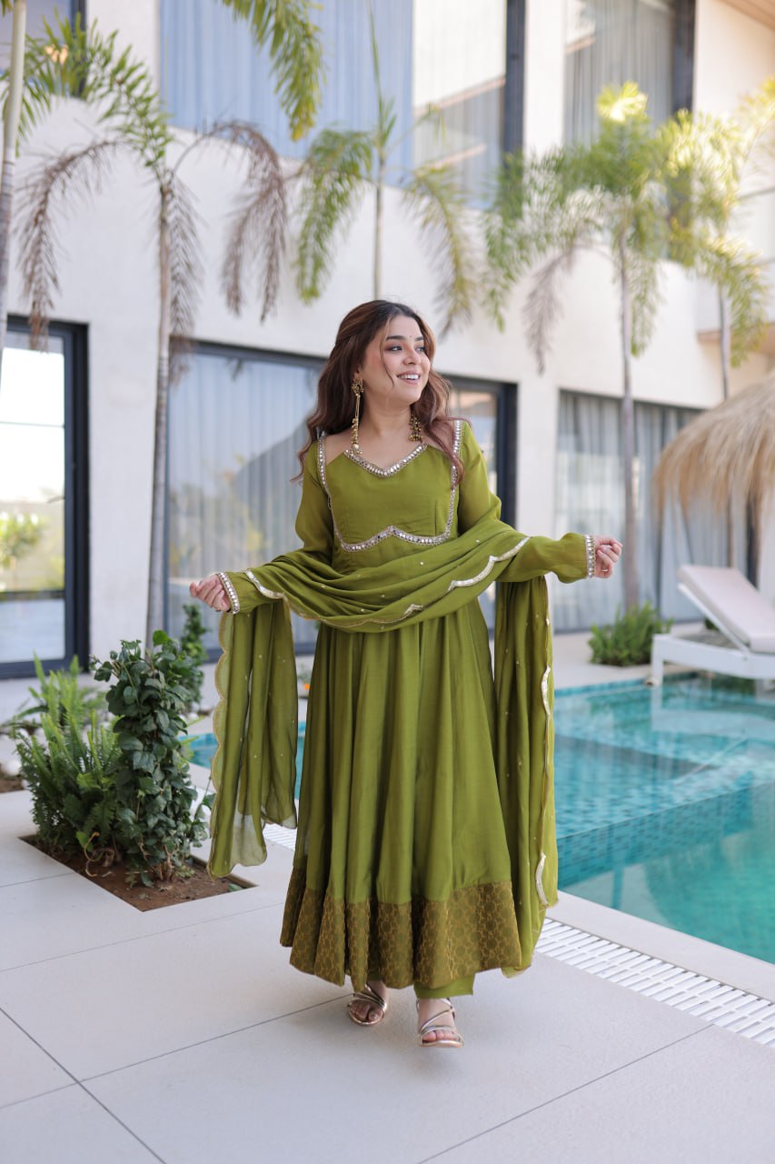 Mul Chanderi Kurti Pant Dupatta Set