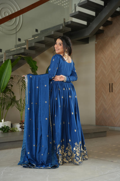 Chinnon Embroiderd Gown Set