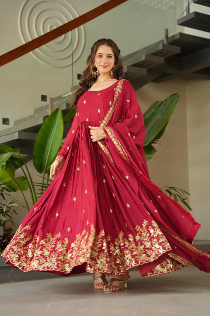 Chinnon Embroiderd Gown Set